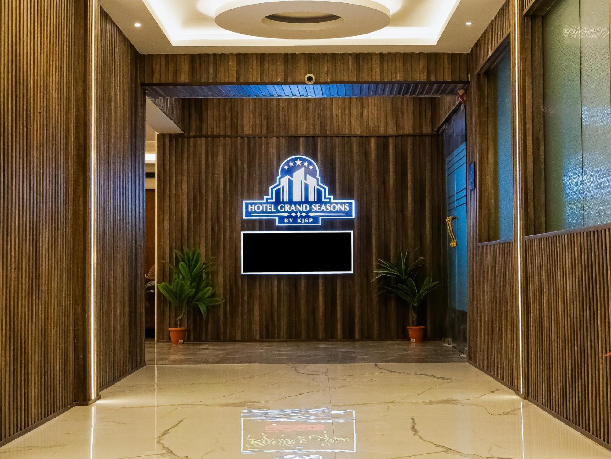 Hotel Grand Seasons- Navi Mumbai Ngoại thất bức ảnh